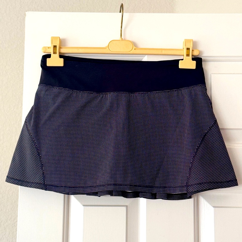Lululemon Skirt 13” Black and White Plaid. Size 6, in Great Condition.